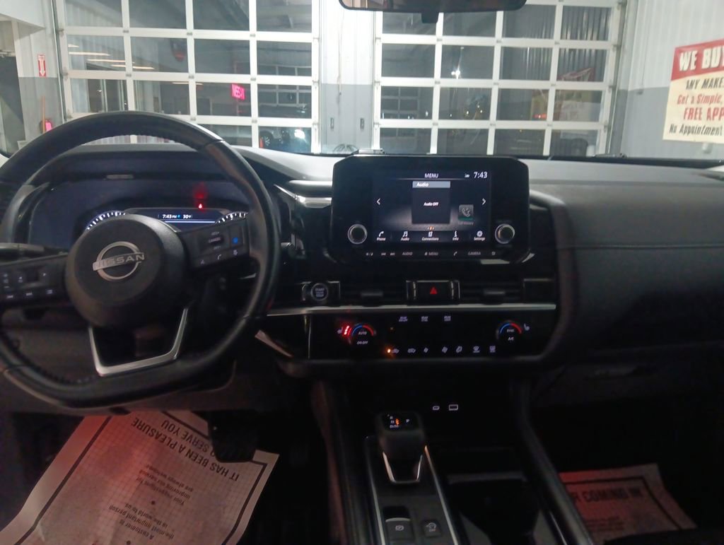 Used 2024 Nissan Pathfinder SV image 13