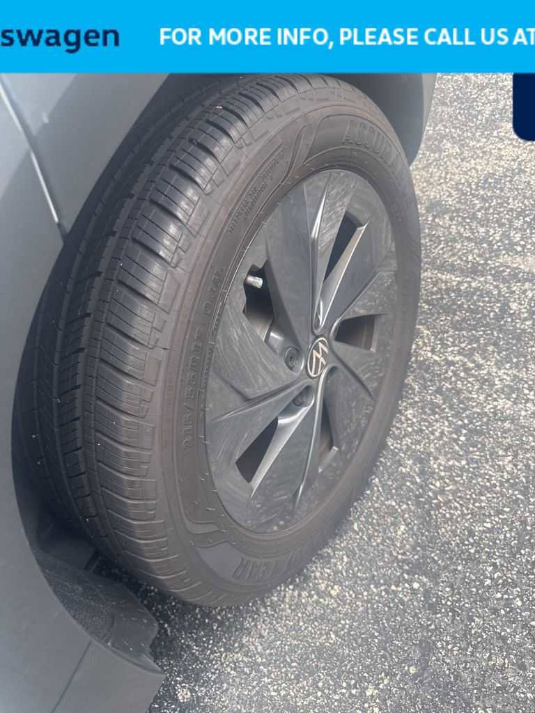 Used 2025 Volkswagen Taos S FWD image 5