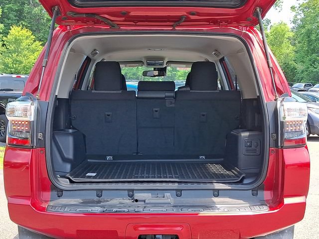 Used 2020 Toyota 4Runner SR5 AWD/4WD image 30