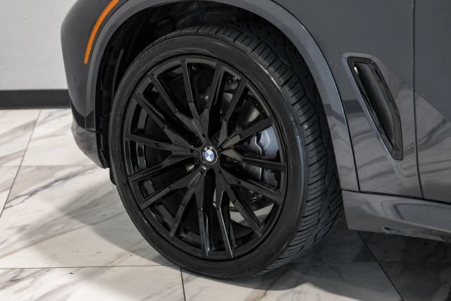 Used 2022 BMW X5 xDrive40i w/ M Sport Package AWD/4WD image 54