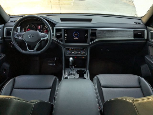 Used 2021 Volkswagen Atlas Cross Sport SE w/ Panoramic Sunroof Package image 16