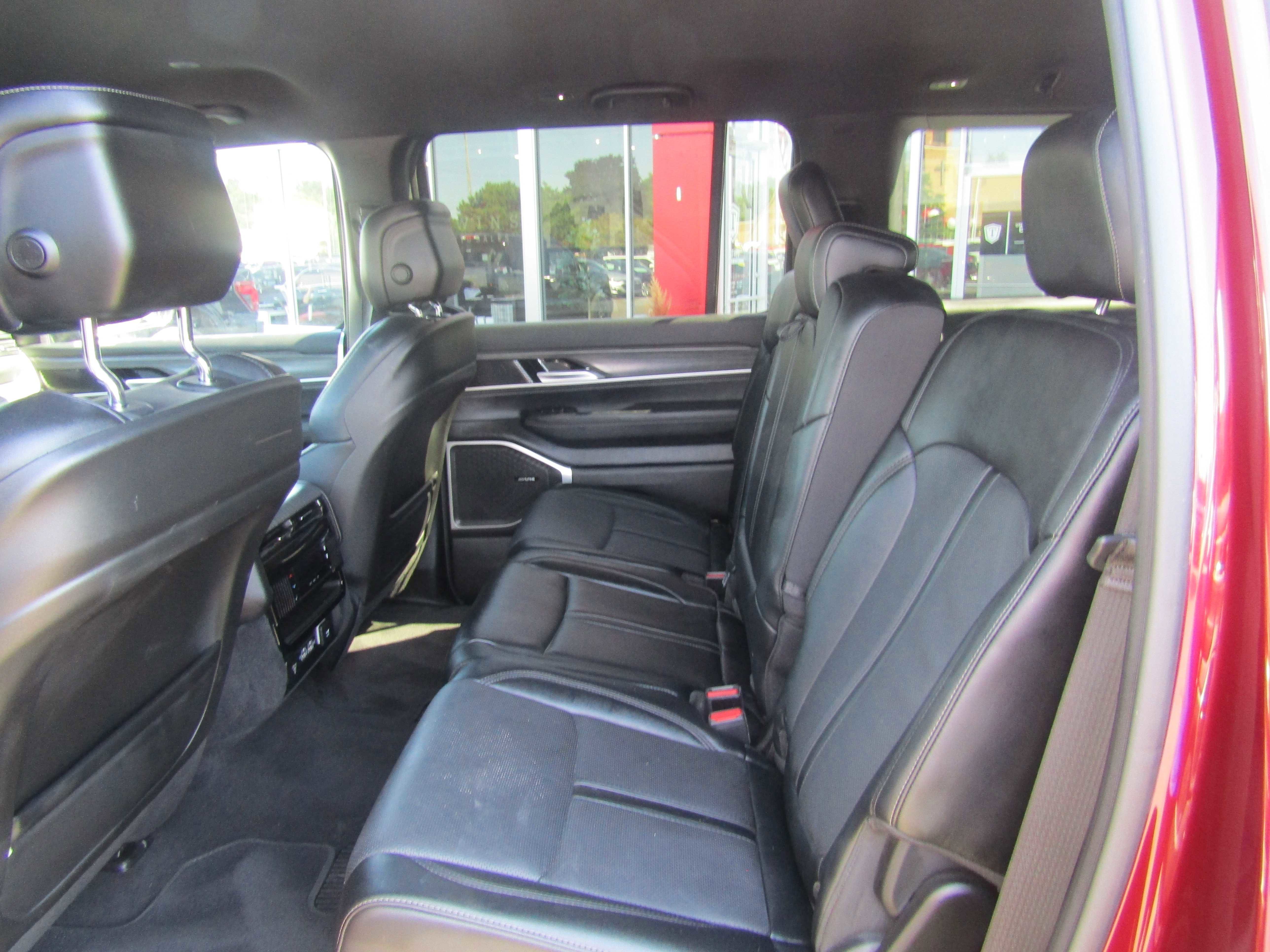 Used 2024 Jeep Wagoneer L Series II w/ Flexible Seating Group image 9