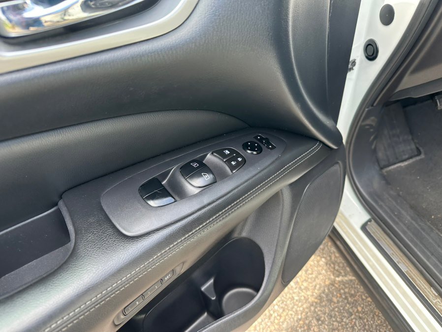 Used 2016 Nissan Pathfinder Platinum image 23