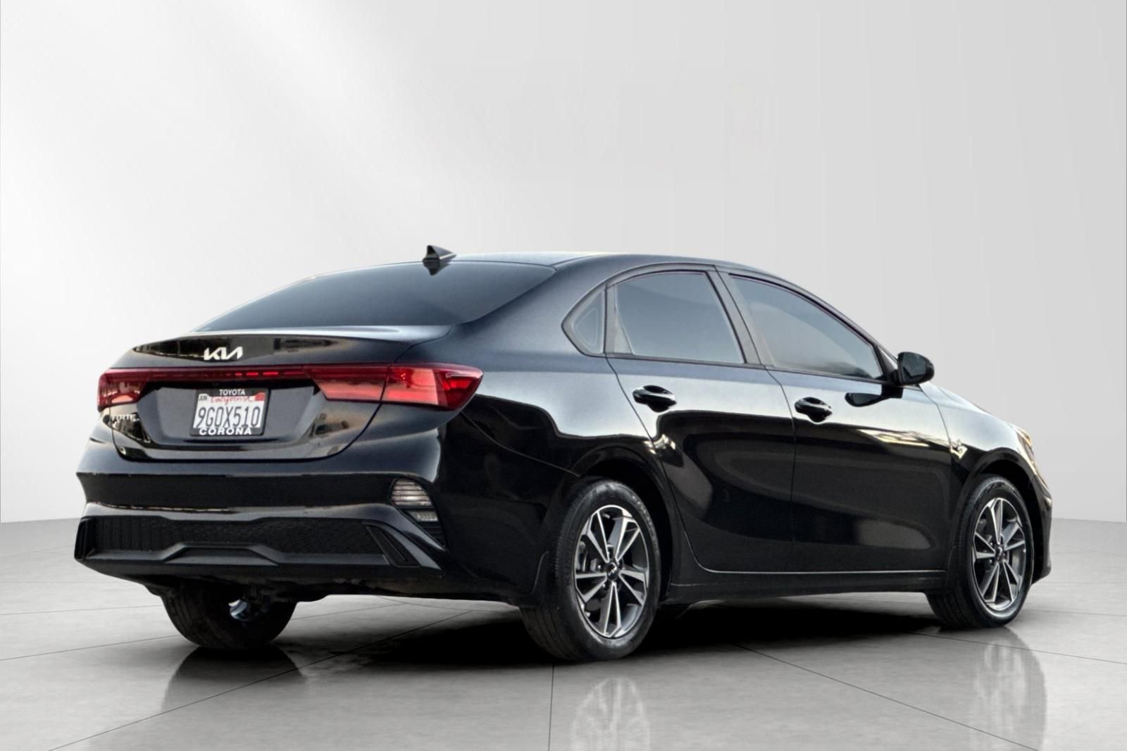 Used 2023 Kia Forte LXS w/ LXS Technology Package image 3