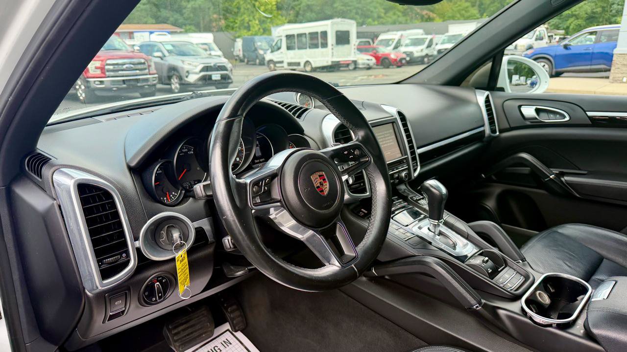 Used 2016 Porsche Cayenne AWD/4WD image 19