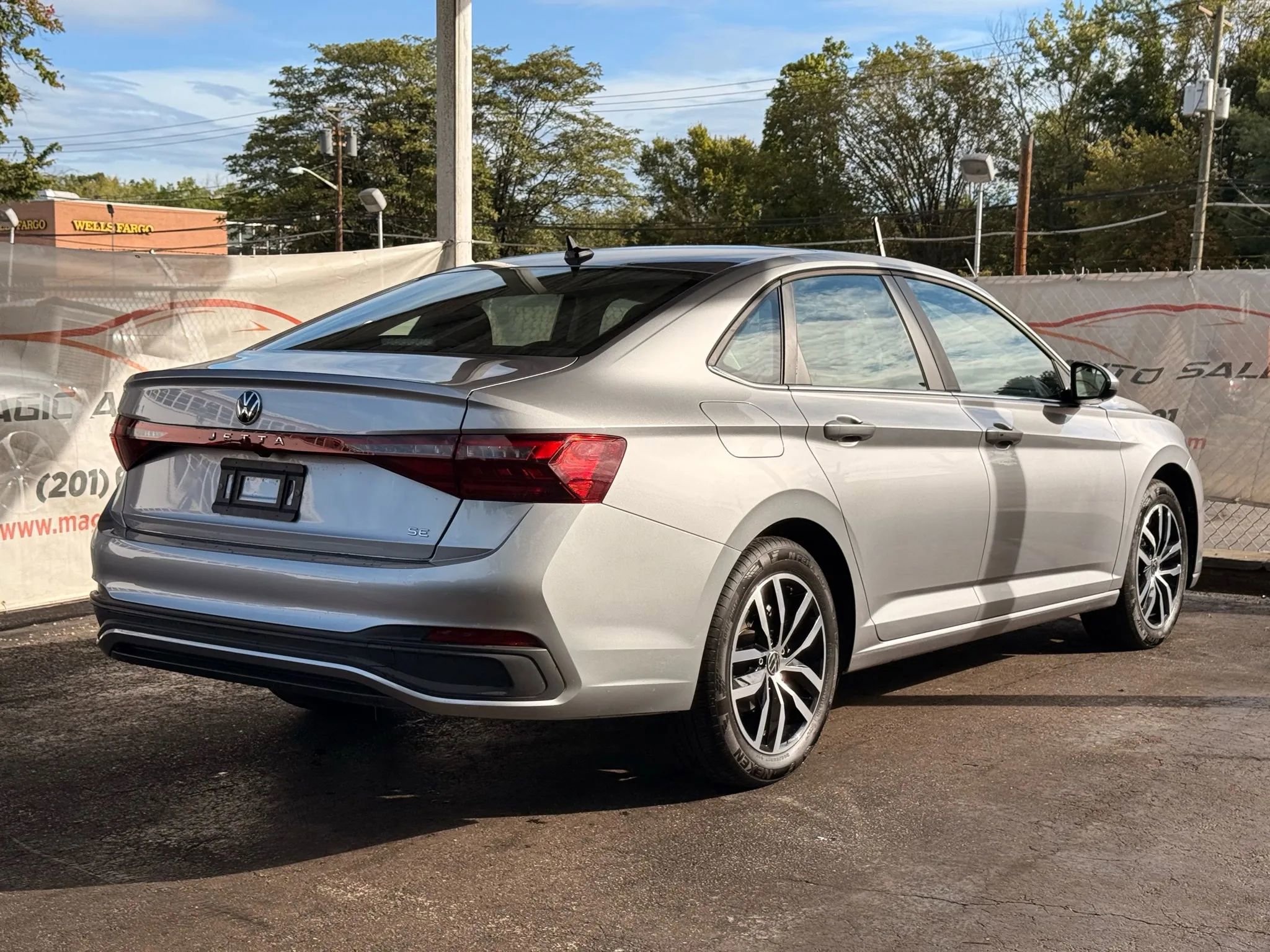 Used 2025 Volkswagen Jetta SE image 60