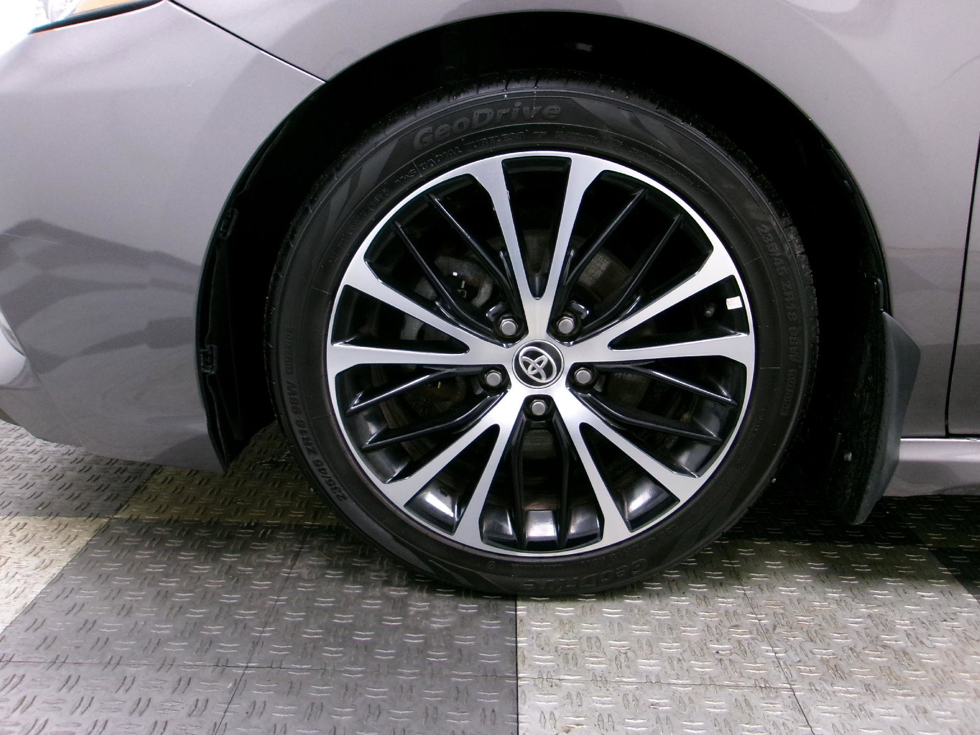 Used 2020 Toyota Camry SE image 14