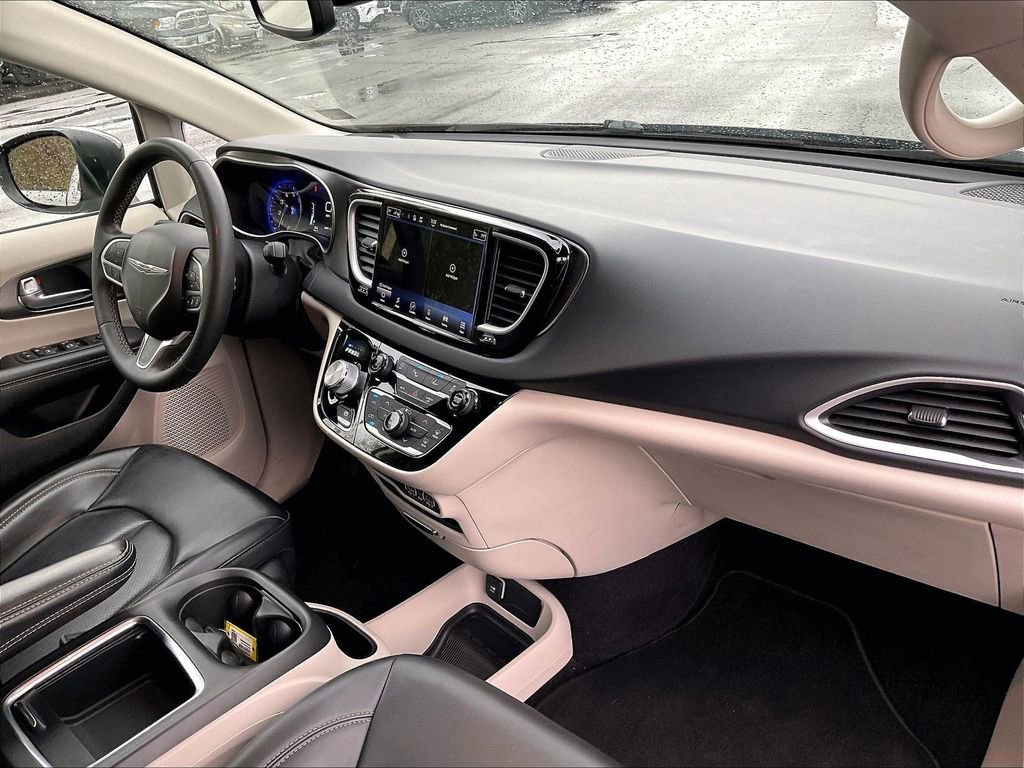 Used 2023 Chrysler Pacifica Touring-L FWD image 14
