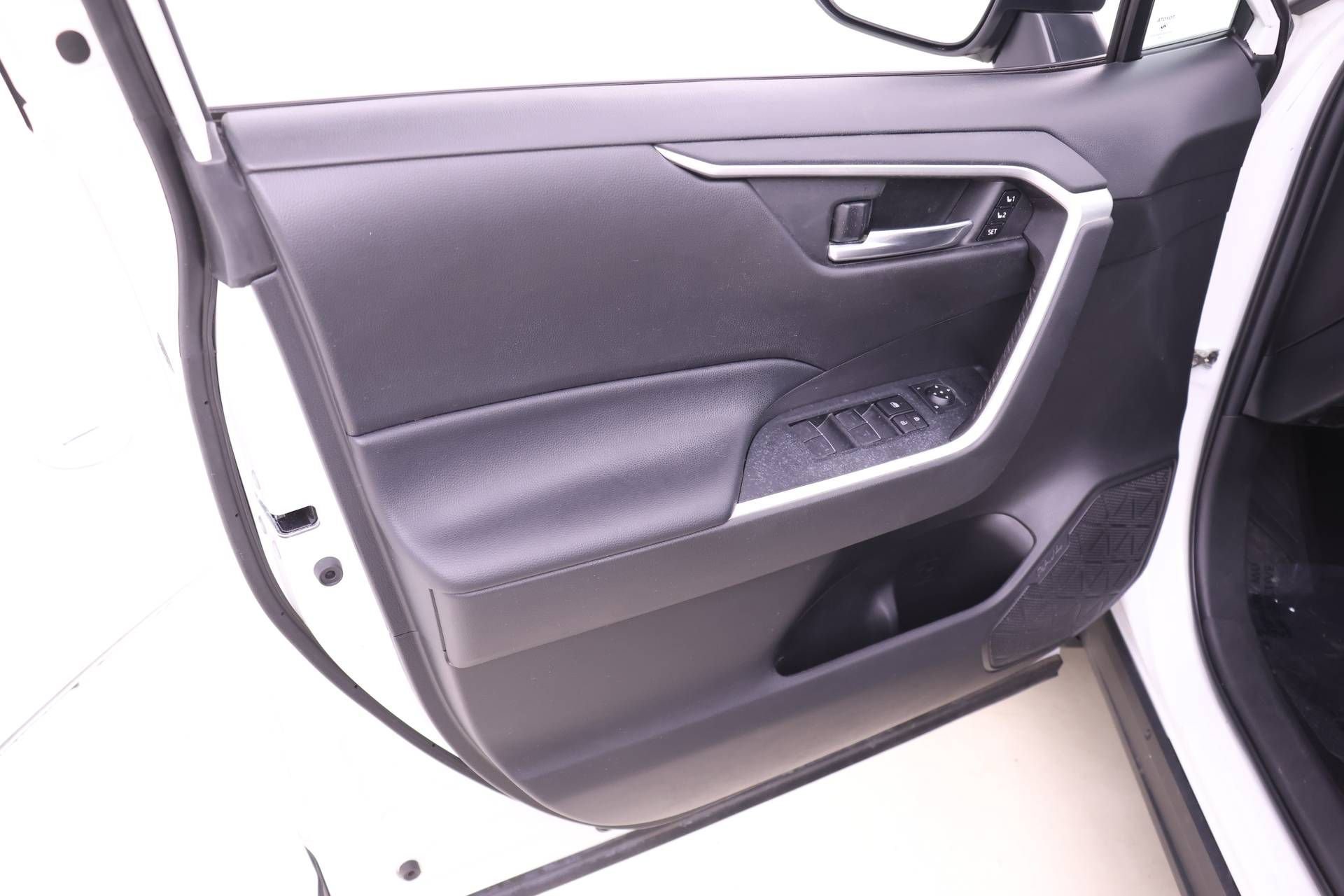 Certified 2022 Toyota RAV4 XLE Premium image 8