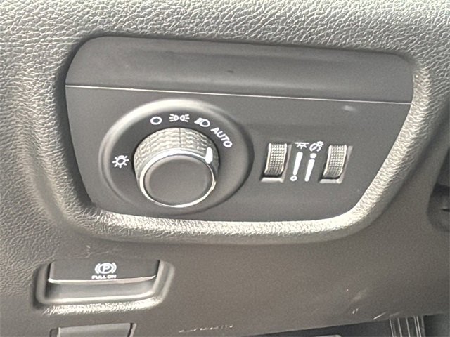 Certified 2025 Jeep Grand Cherokee Laredo X w/ Luxury Tech Group I image 33