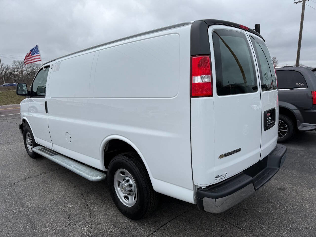 Used 2024 Chevrolet Express 2500 w/ Driver Convenience Package image 7