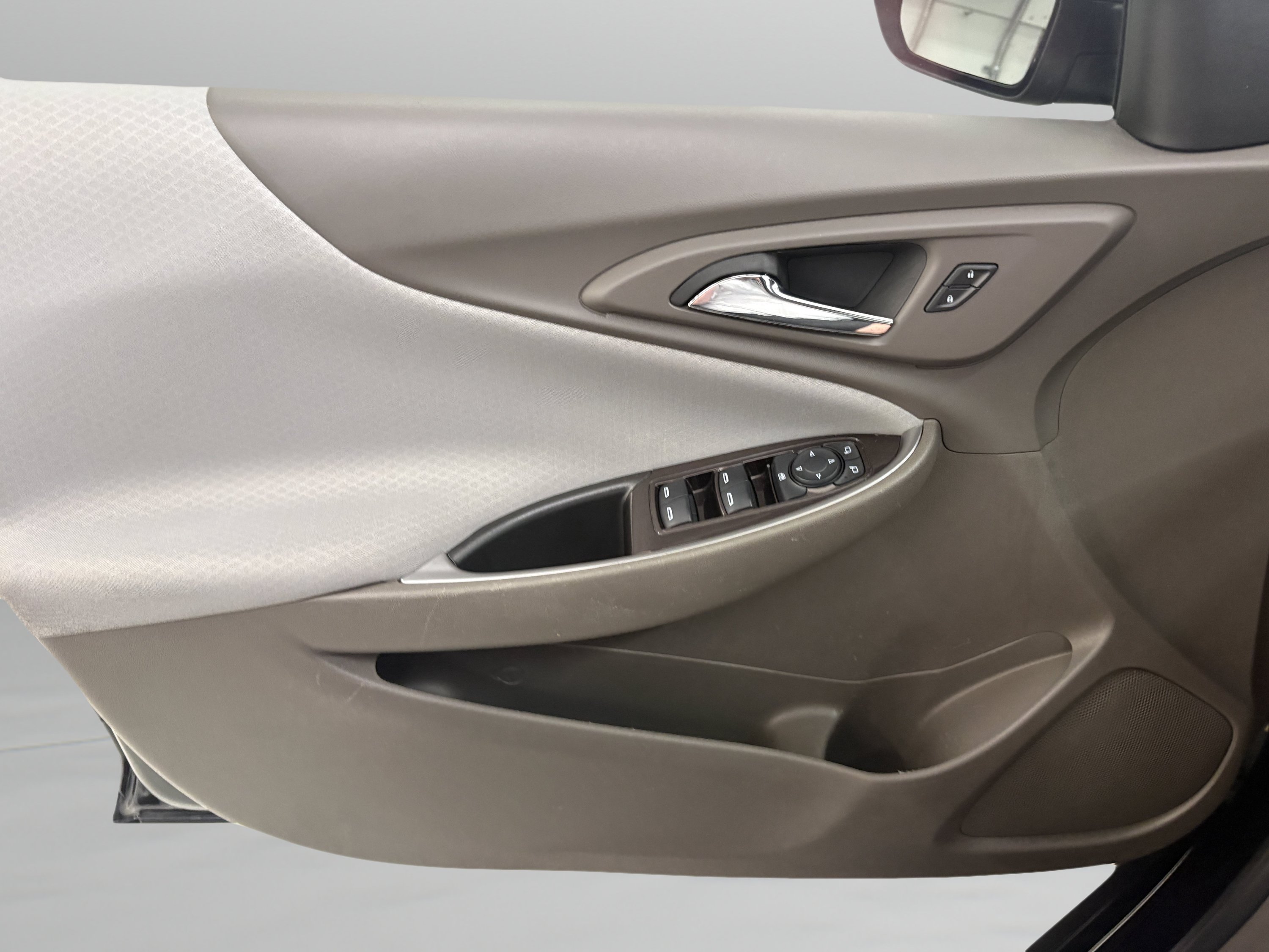 Used 2022 Chevrolet Malibu LS FWD image 21