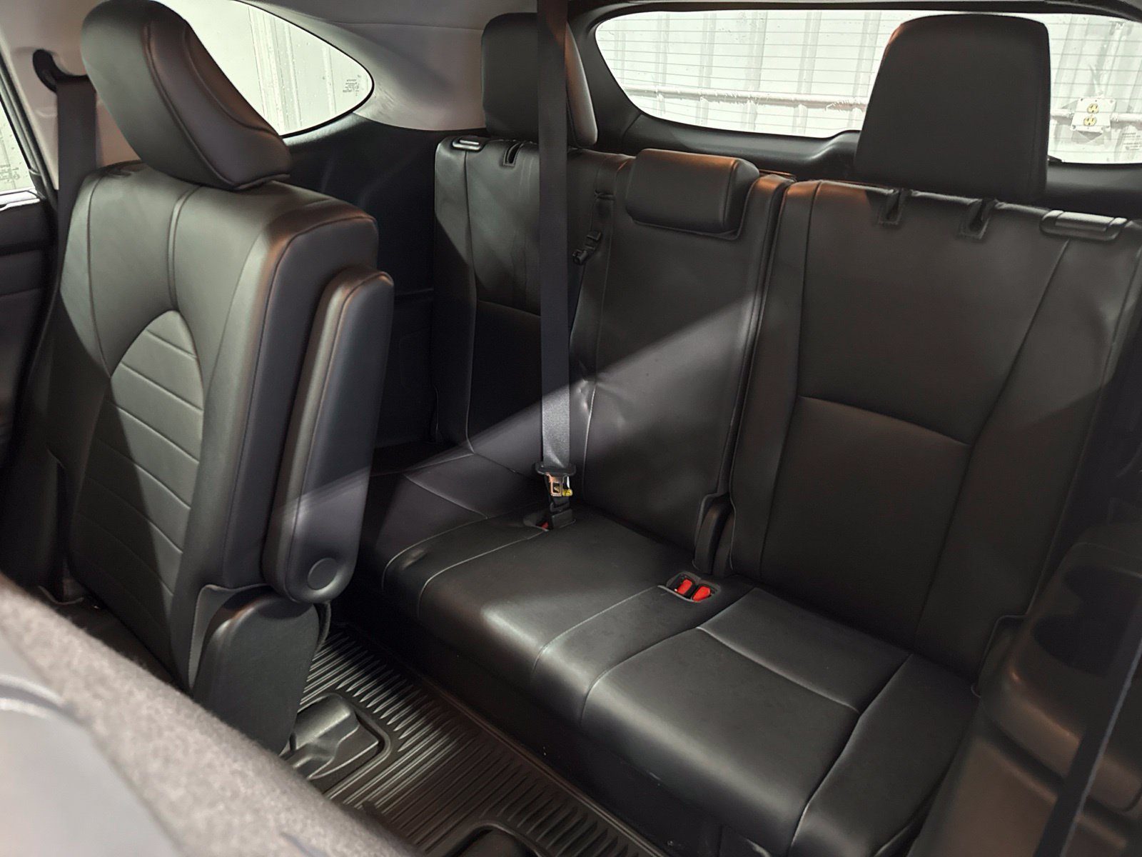 Used 2020 Toyota Highlander XLE AWD/4WD image 25