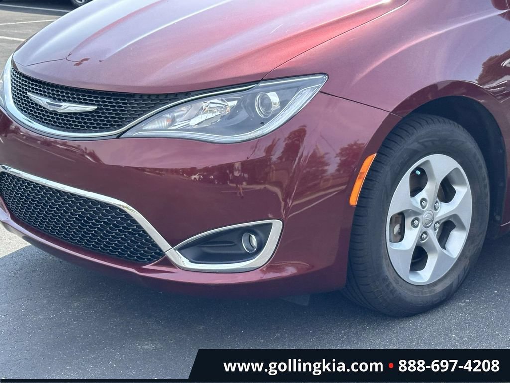 Used 2017 Chrysler Pacifica Touring-L Plus FWD image 6