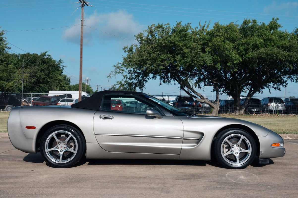 Used 2002 Chevrolet Corvette Convertible w/ Preferred Equipment Group2 RWD image 9
