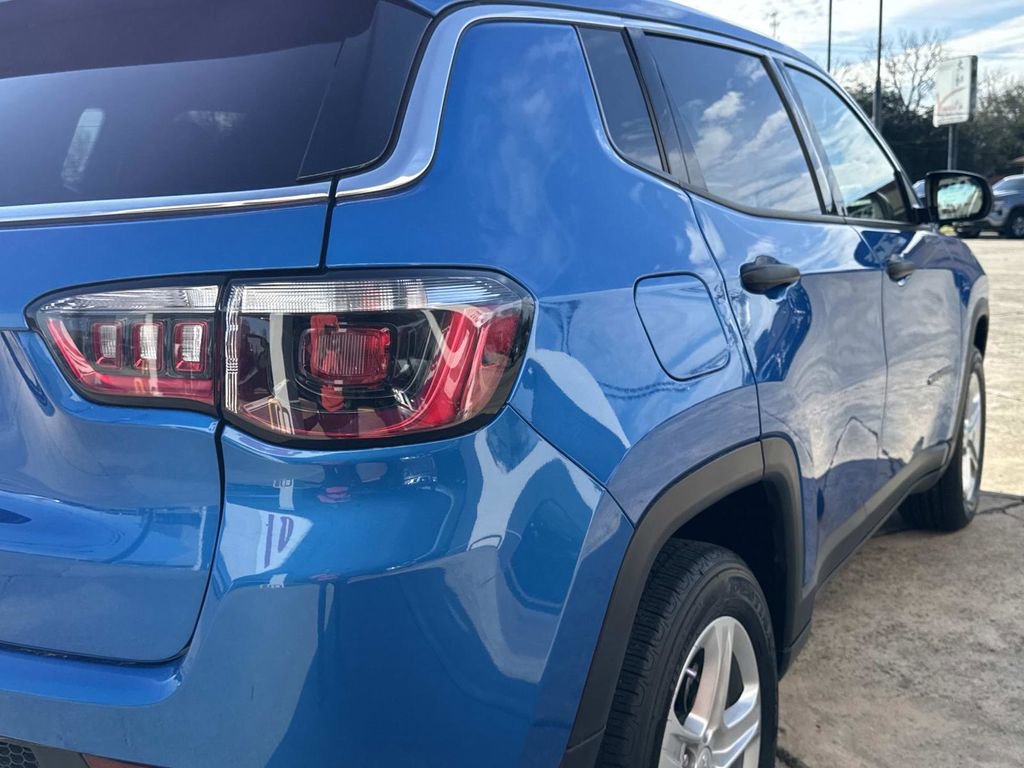 Used 2024 Jeep Compass Sport image 14