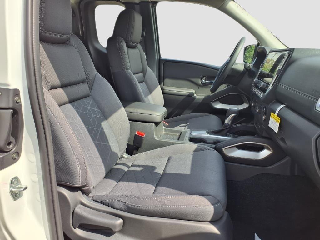 Used 2025 Nissan Frontier SV image 8