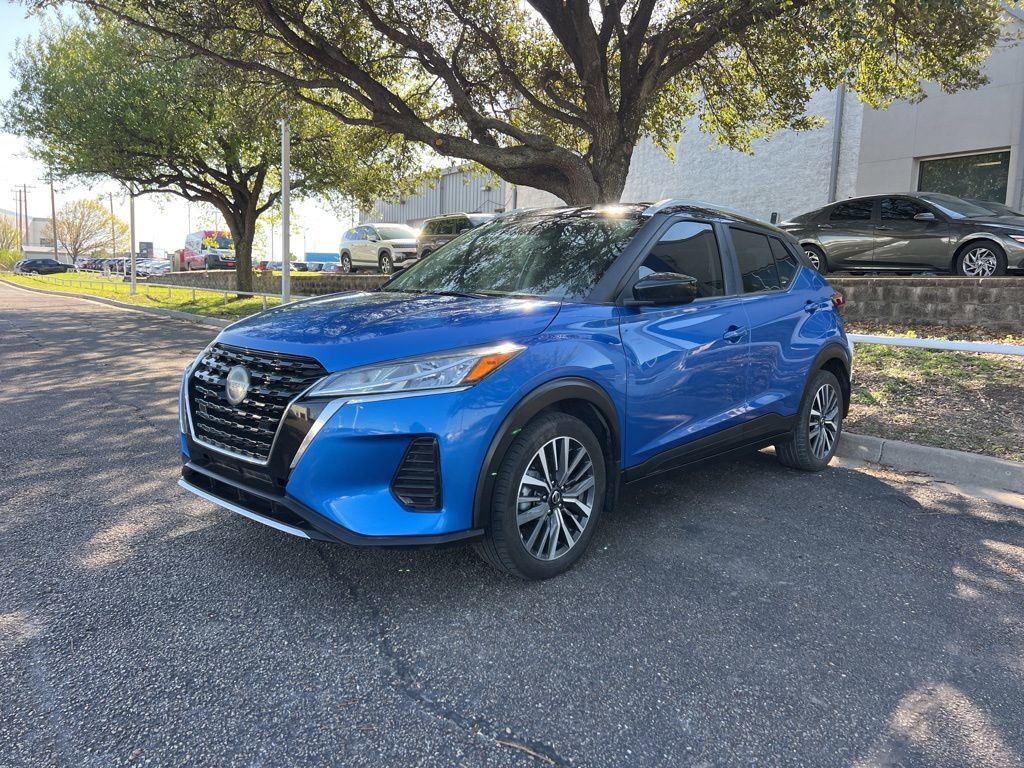 Used 2021 Nissan Kicks SV image 3