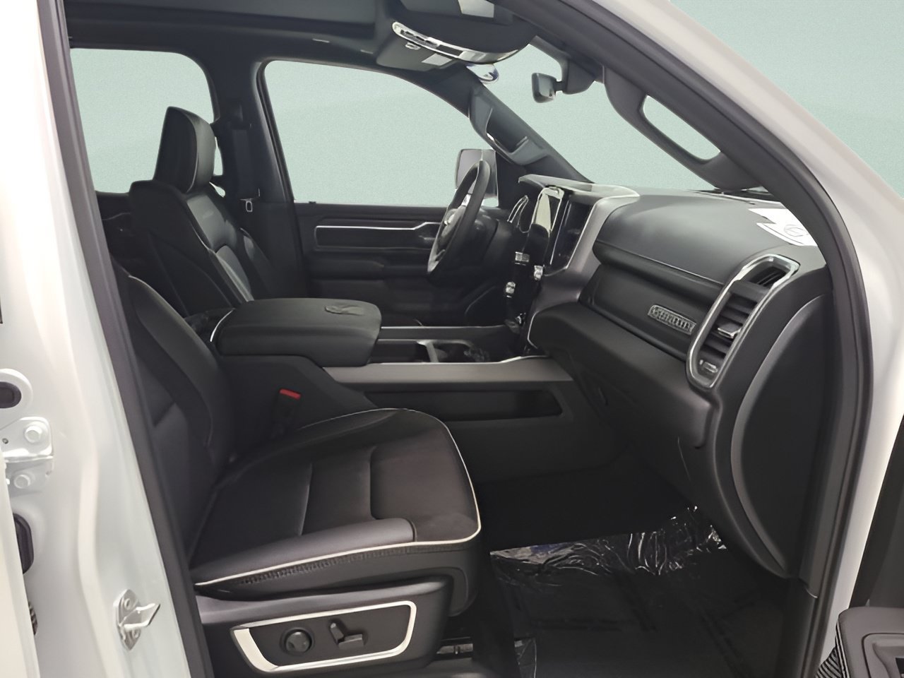 Used 2026 RAM 1500 Laramie w/ Night Edition AWD/4WD image 13