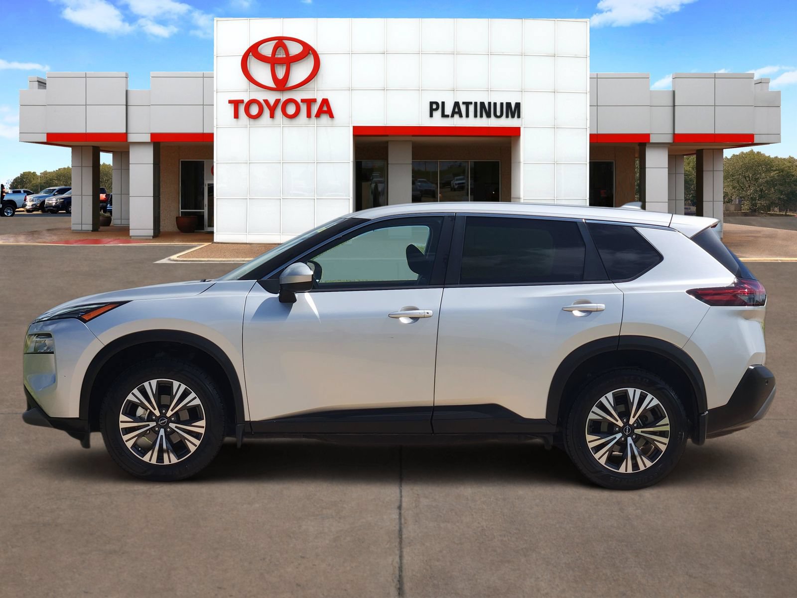 Used 2023 Nissan Rogue SV FWD image 3