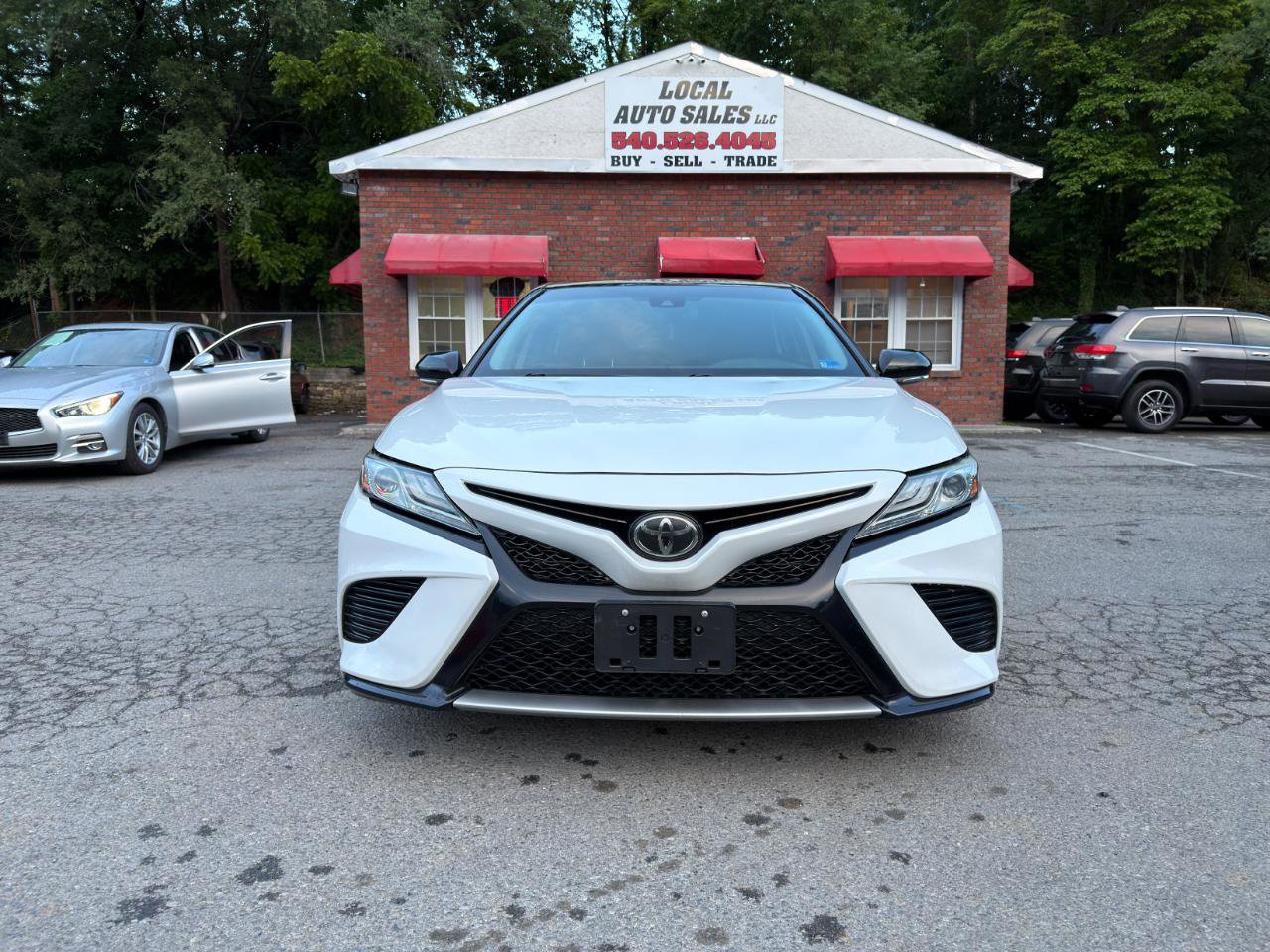 Used 2019 Toyota Camry XSE w/ Carpet Mat Package FWD image 2