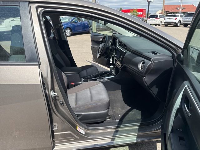 Used 2018 Toyota Corolla LE FWD image 12