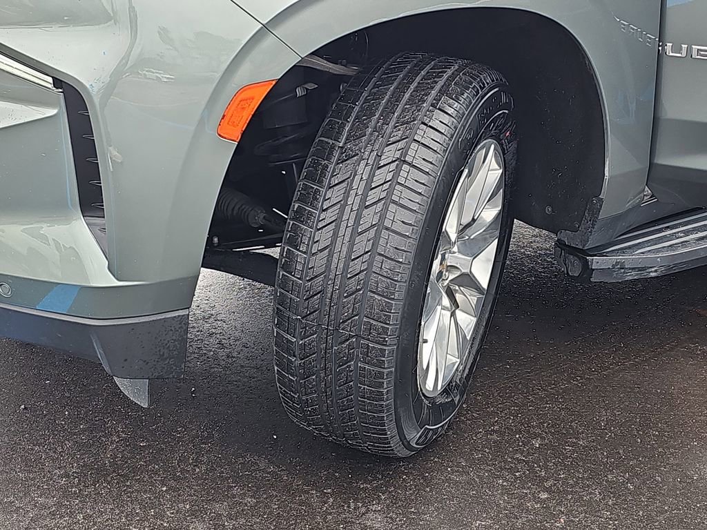 Used 2023 Chevrolet Suburban Premier image 36