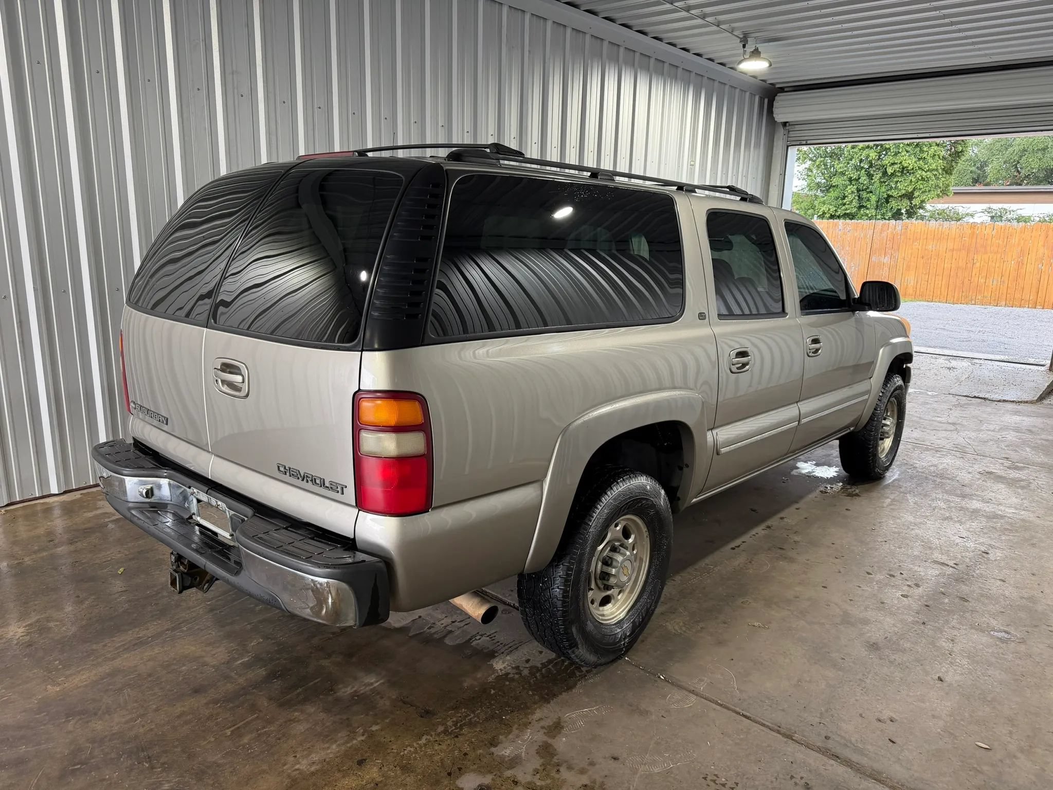 Used 2001 Chevrolet Suburban 2500 LT w/ LT Preferred Equipment Group AWD/4WD image 5