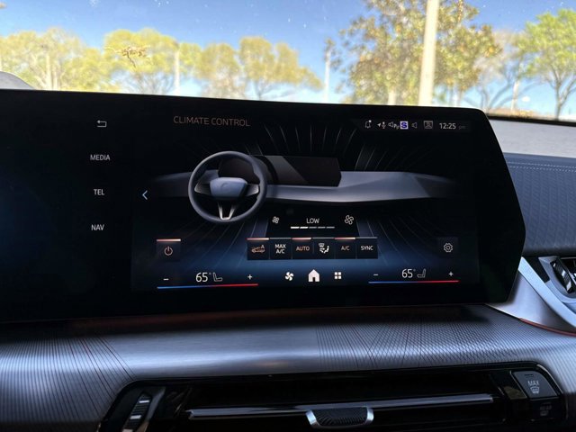 Used 2025 BMW X2 xDrive28i w/ Technology Package image 27