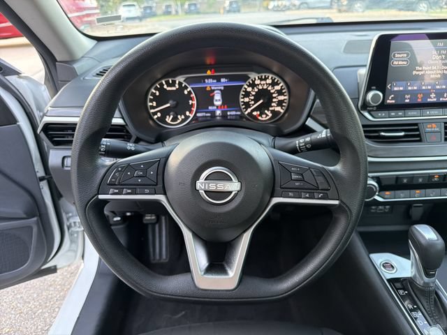 Used 2025 Nissan Altima 2.5 SV FWD image 23