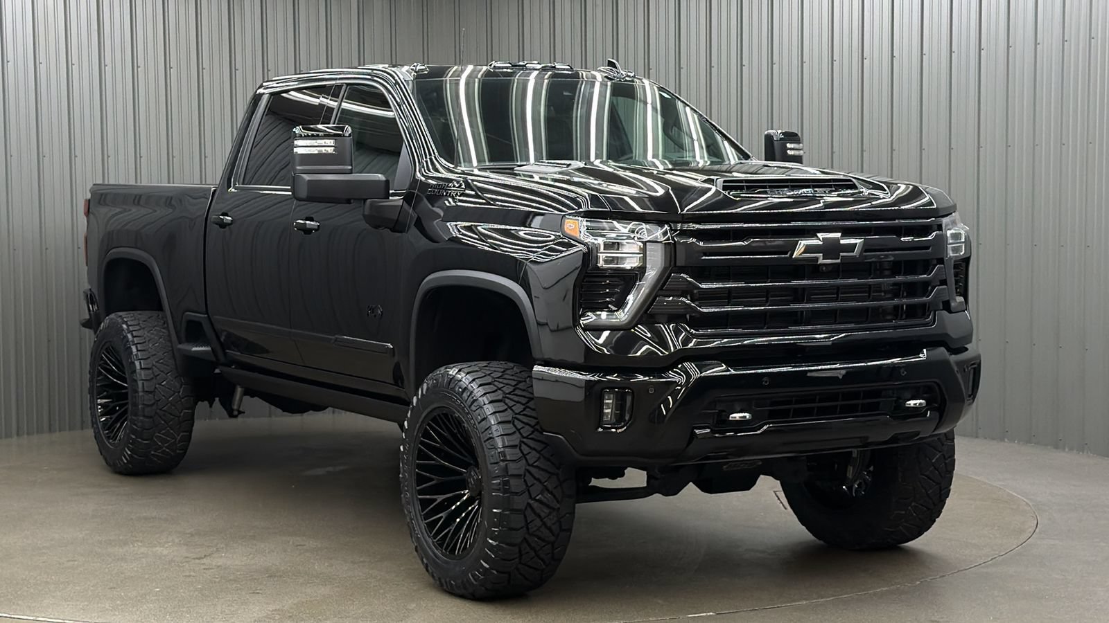 Used 2026 Chevrolet Silverado 2500 High Country w/ High Country Premium Package AWD/4WD image 7