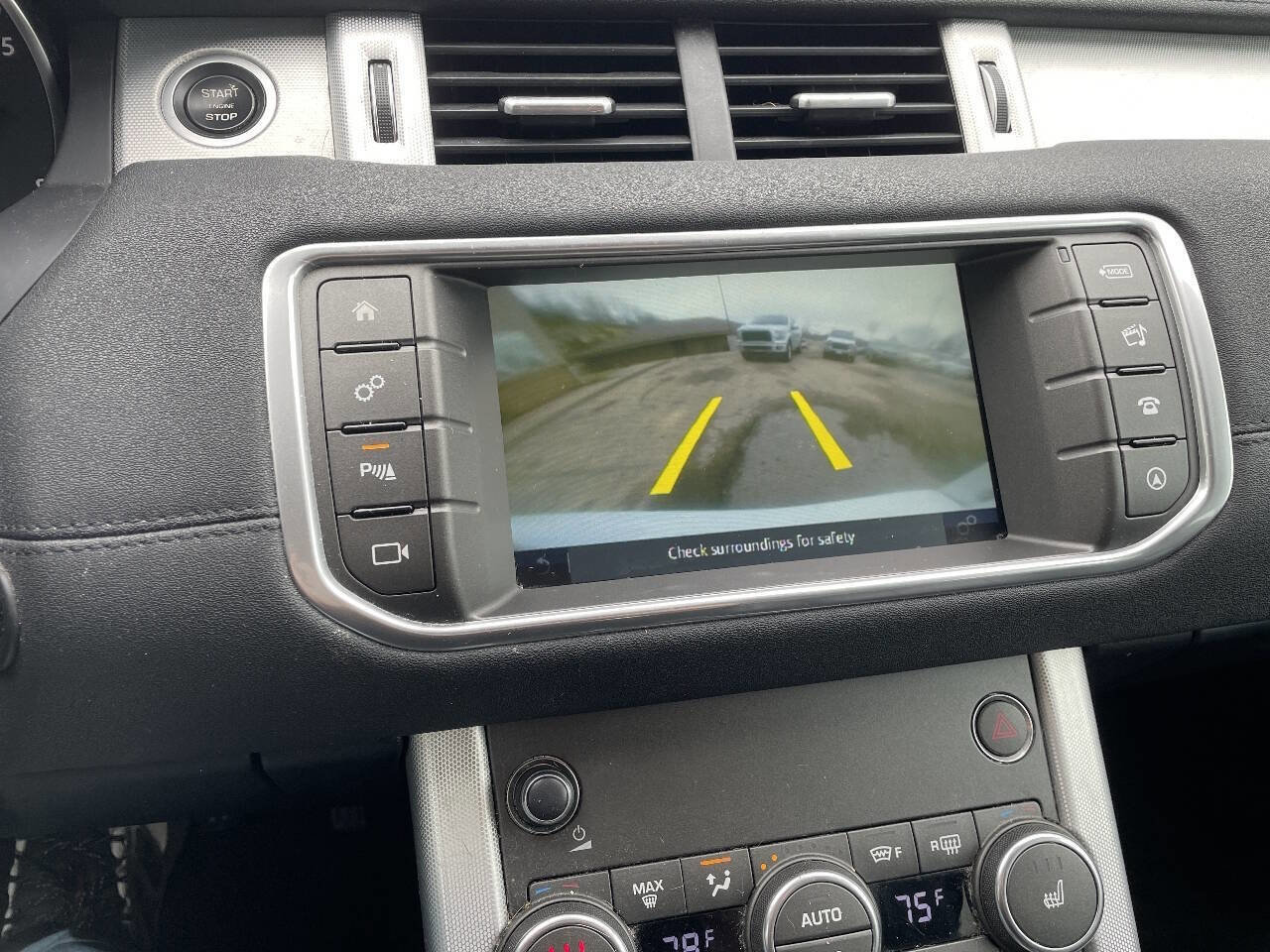 Used 2019 Land Rover Range Rover Evoque SE Premium image 23