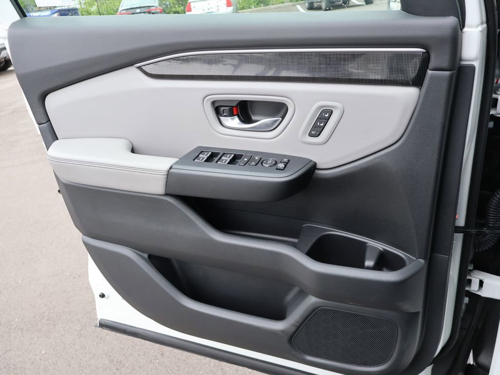 Certified 2025 Honda Pilot Elite image 32