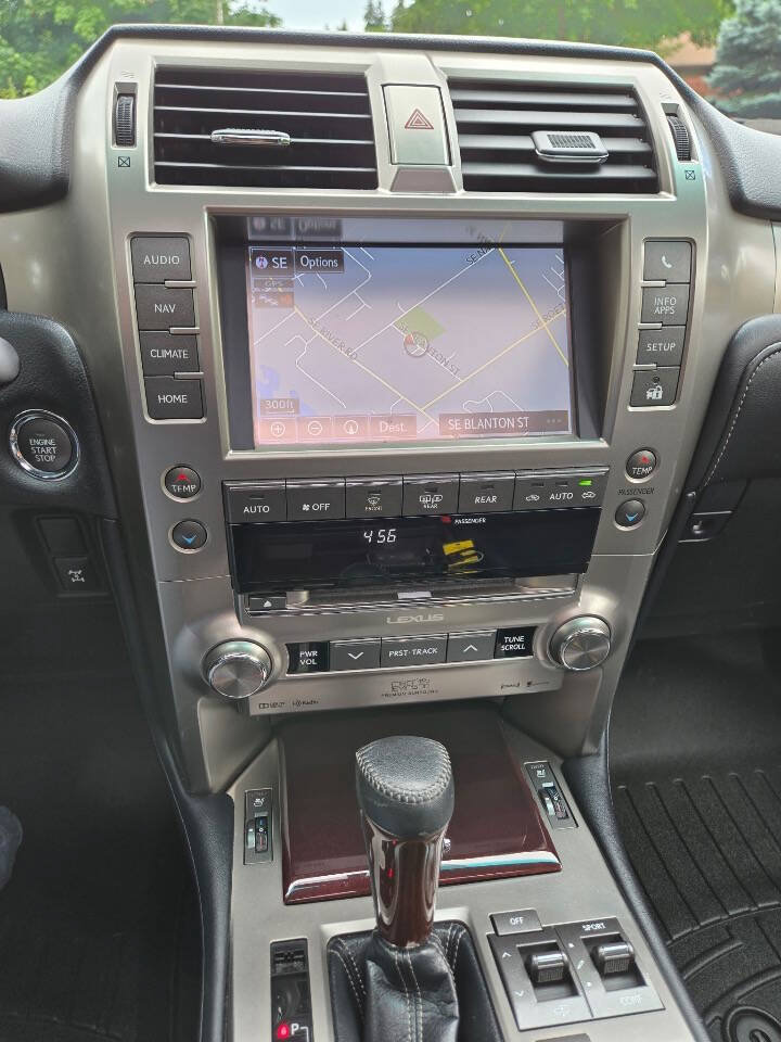 Used 2017 Lexus GX 460 Luxury w/ Preferred Accessory Package AWD/4WD image 28