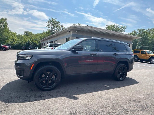 Used 2023 Jeep Grand Cherokee L Laredo AWD/4WD image 30