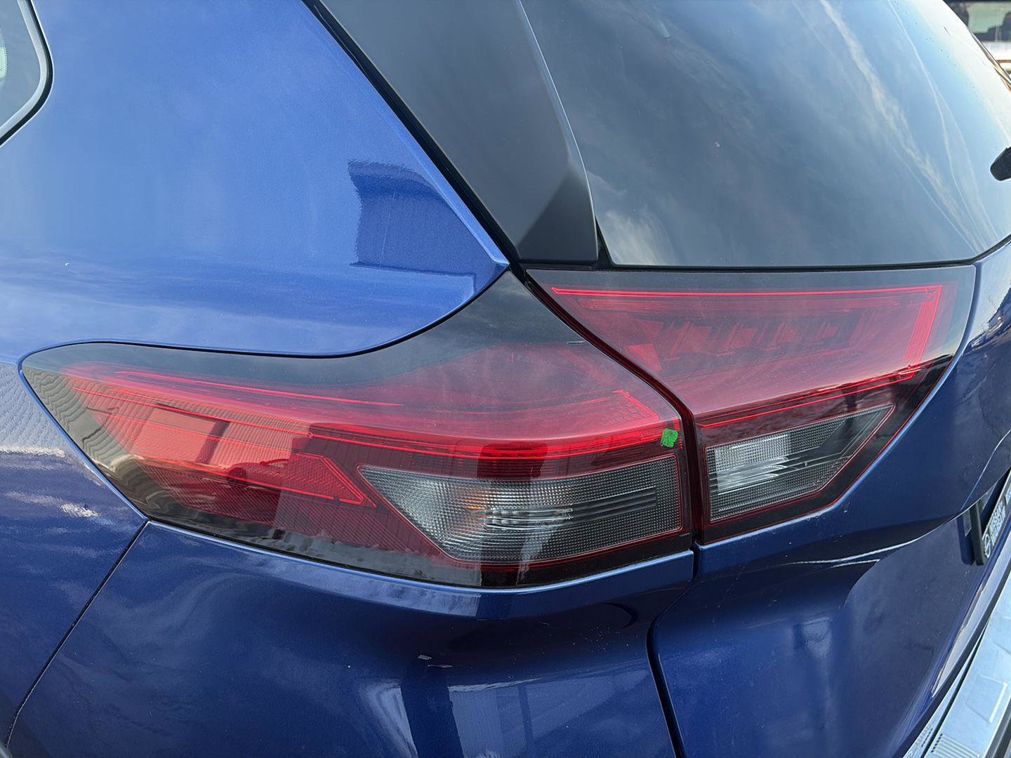 Used 2023 Nissan Rogue SV image 11