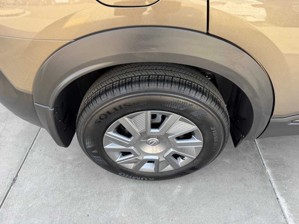 Used 2025 Nissan Kicks S image 14