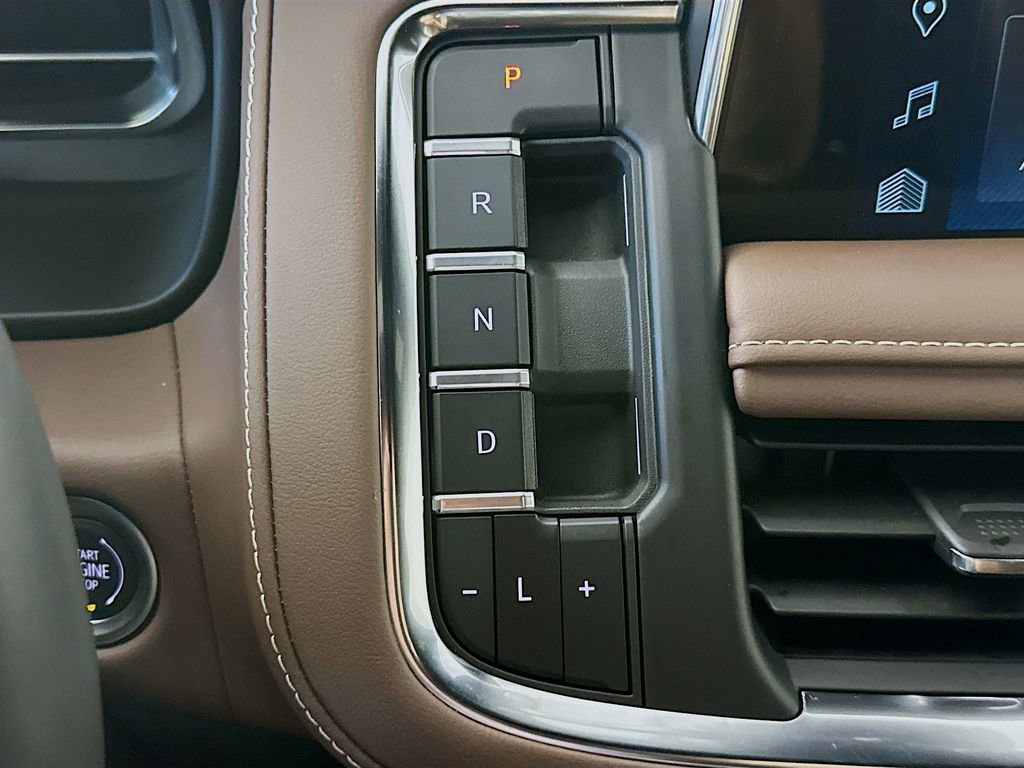 Used 2024 Chevrolet Tahoe High Country AWD/4WD image 16
