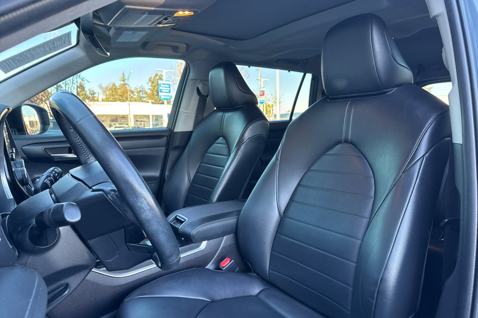 Used 2022 Toyota Highlander XLE image 23