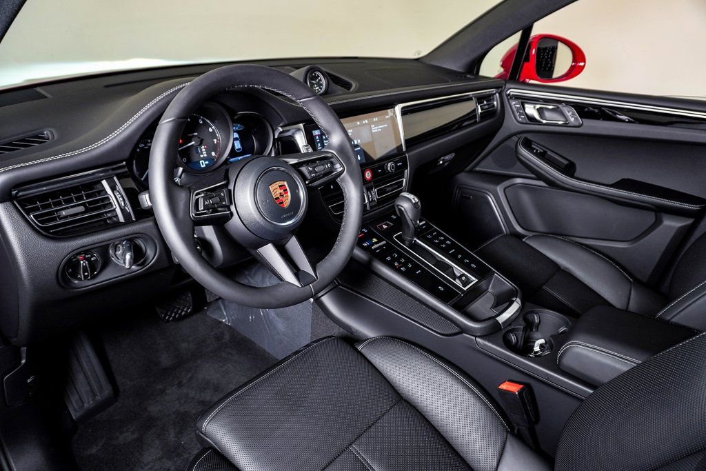 New 2026 Porsche Macan image 4