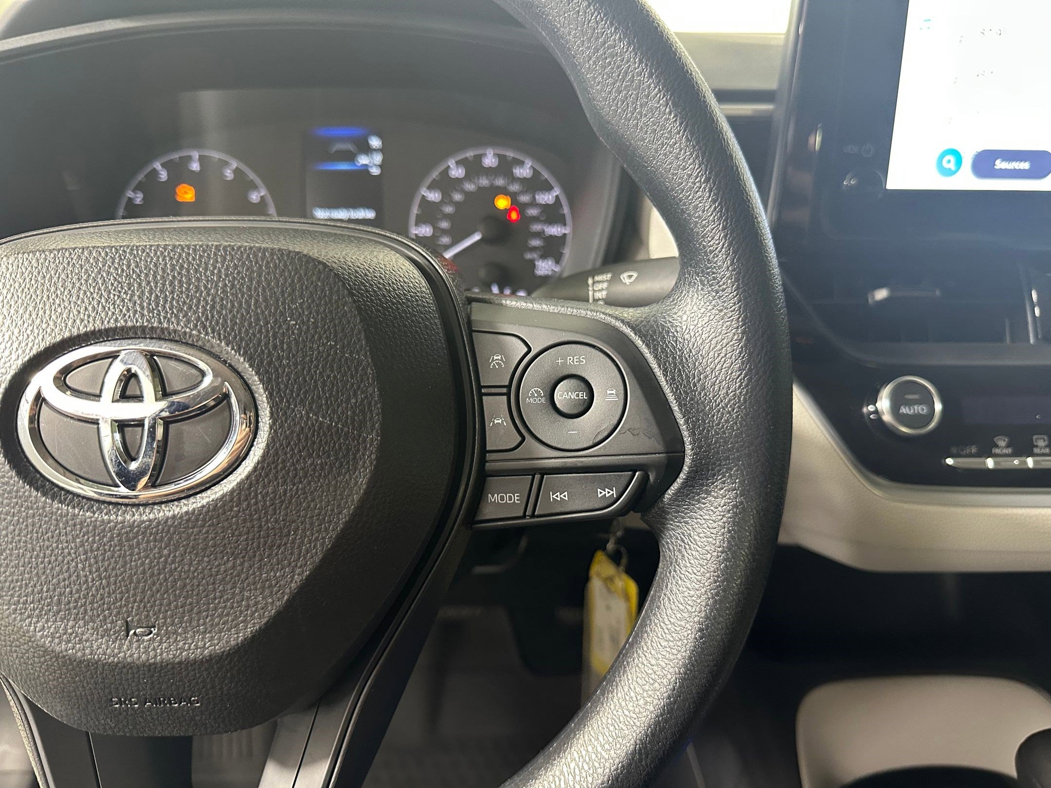 Used 2025 Toyota Corolla LE image 24