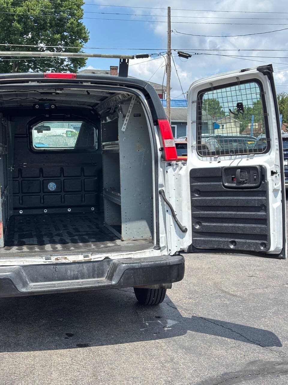 Used 2017 Chevrolet Express 2500 RWD image 13