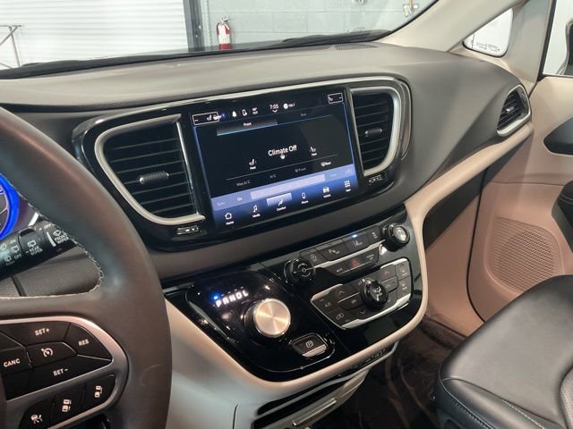 Used 2024 Chrysler Pacifica Touring-L image 15