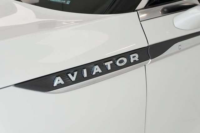 Used 2025 Lincoln Aviator Reserve w/ Illumination Package AWD/4WD image 3