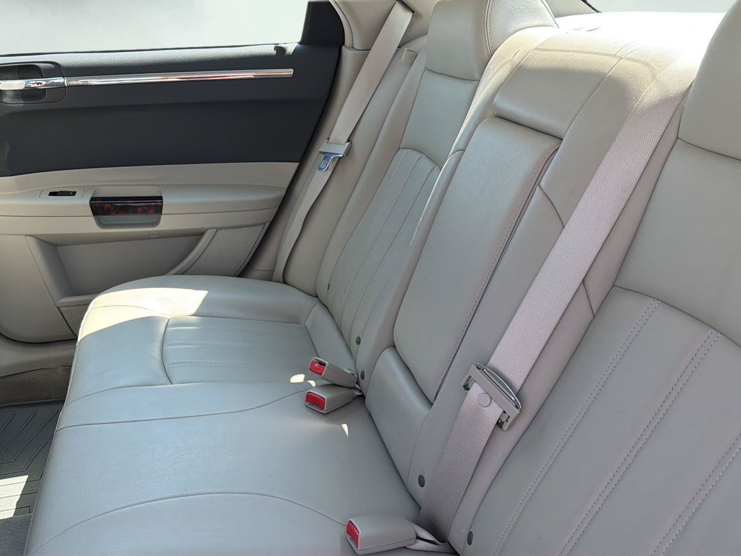 Used 2006 Chrysler 300 C RWD image 26
