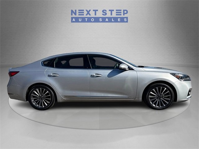 Used 2017 Kia Cadenza Premium image 9