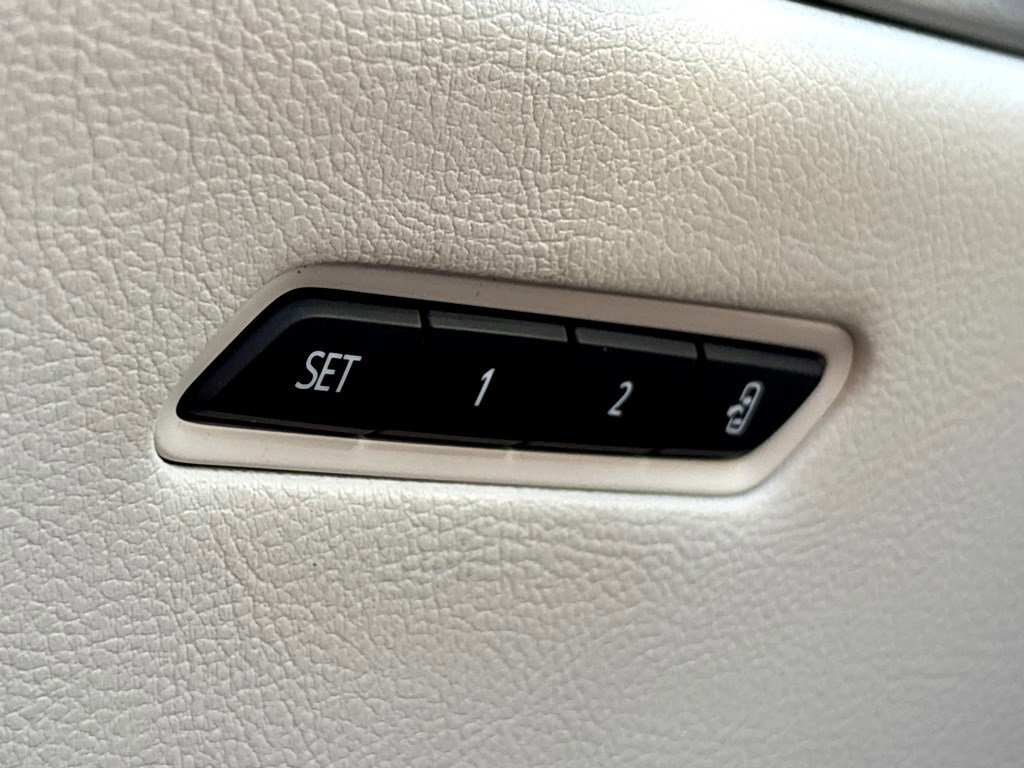 Used 2022 Cadillac XT6 Premium Luxury AWD/4WD image 35