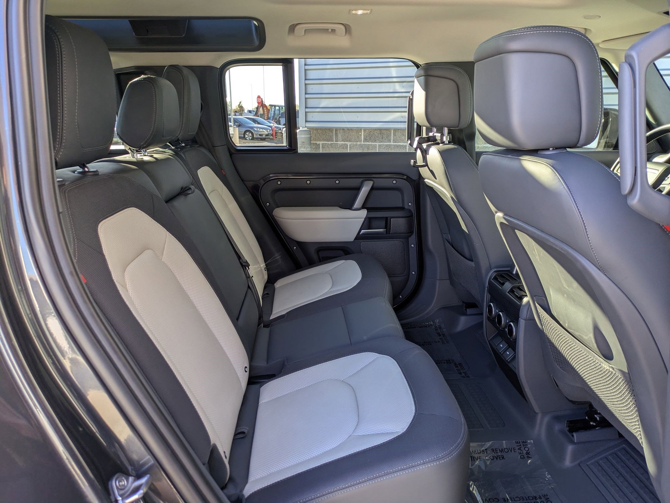 Used 2024 Land Rover Defender 110 X-Dynamic SE image 29