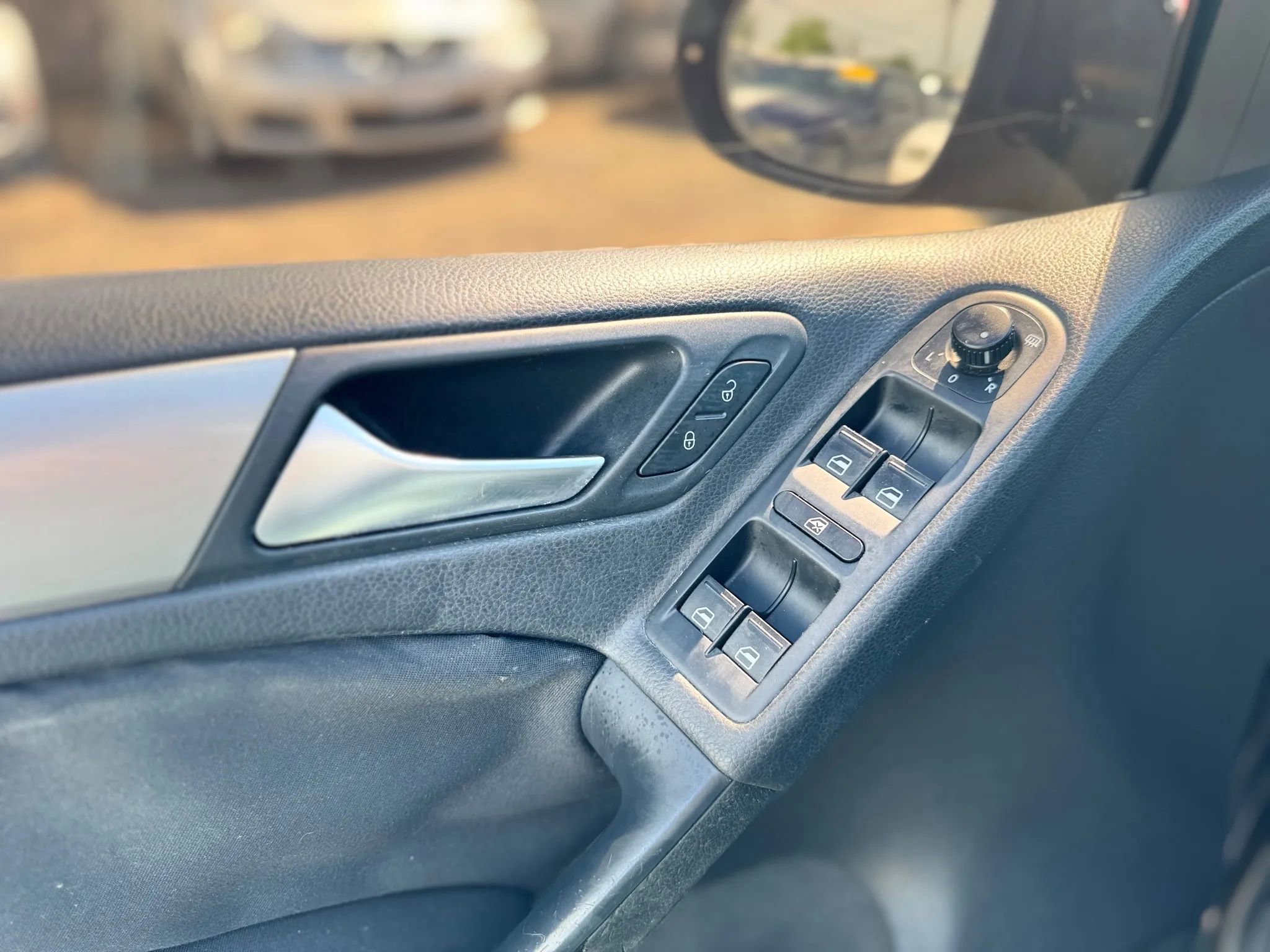 Used 2011 Volkswagen Golf 4-Door image 18