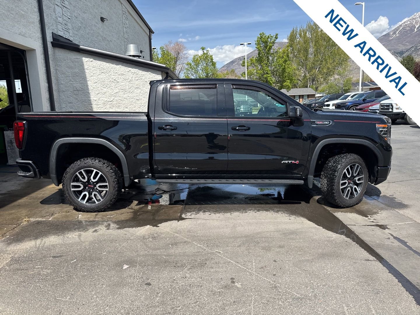 Used 2022 GMC Sierra 1500 AT4 w/ AT4 Premium Package image 8